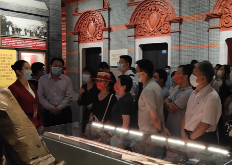 9月支部主題黨日活動黨史展覽館-3館內參觀縮小圖2.jpg